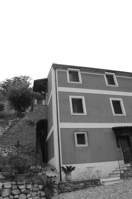 B&B La Casa Rossa Paola Exterior photo