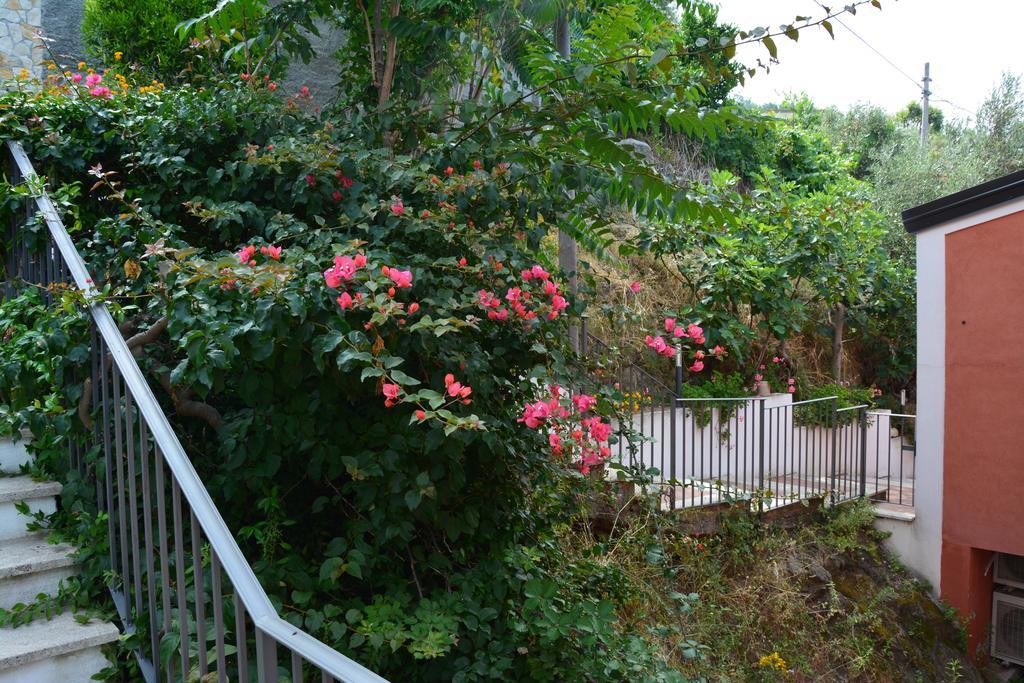 B&B La Casa Rossa Paola Exterior photo